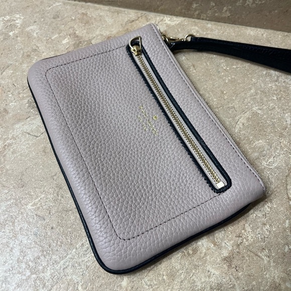 Kate Spade Pebbled Wristlet/Wallet Tinie Chester Street Almond/Black - Picture 4 of 8